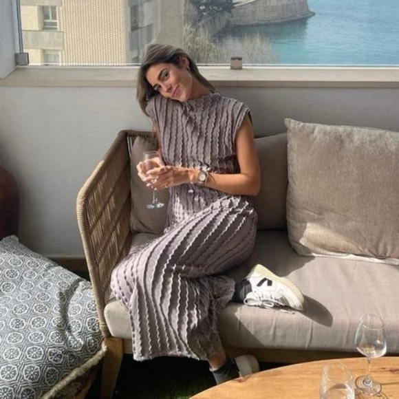 Zara Ribbed Textured Soft Stretch Knit Sleeveless Midi Dress - Picture 2 of 15